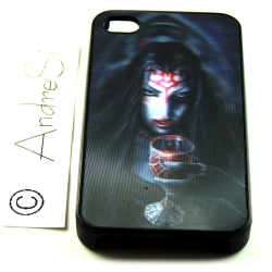 Vampir-Lady mit Trinkpokal voll Blut - 3D Motiv mehrstufig - iPhone 4 / 4S Schutzh?lle - Cover Case - Magic Gothic Fashion 