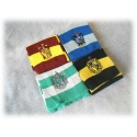 Hogwarts Schal in den Hausfarben mit Wappen von Gryffindor, Slytherin, Ravenclaw, Hufflepuff