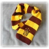 Hogwarts Schal in den Hausfarben mit Wappen von von Gryffindor, Slytherin, Ravenclaw, Hufflepuff