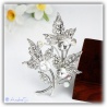 zeitlose elegante silberne Kristall Blütenblatt Brosche versilbert mit hochwertigen Strass-Steinen